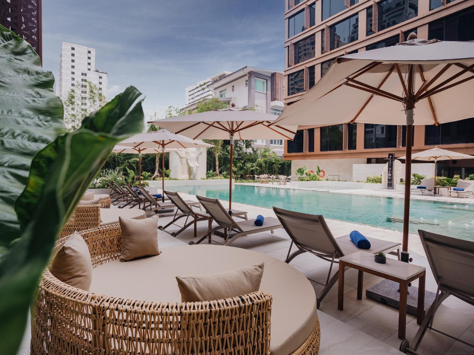 Nysa Hotel Bangkok Sukhumvit 11 Dış mekan fotoğraf The swimming pool at the hotel