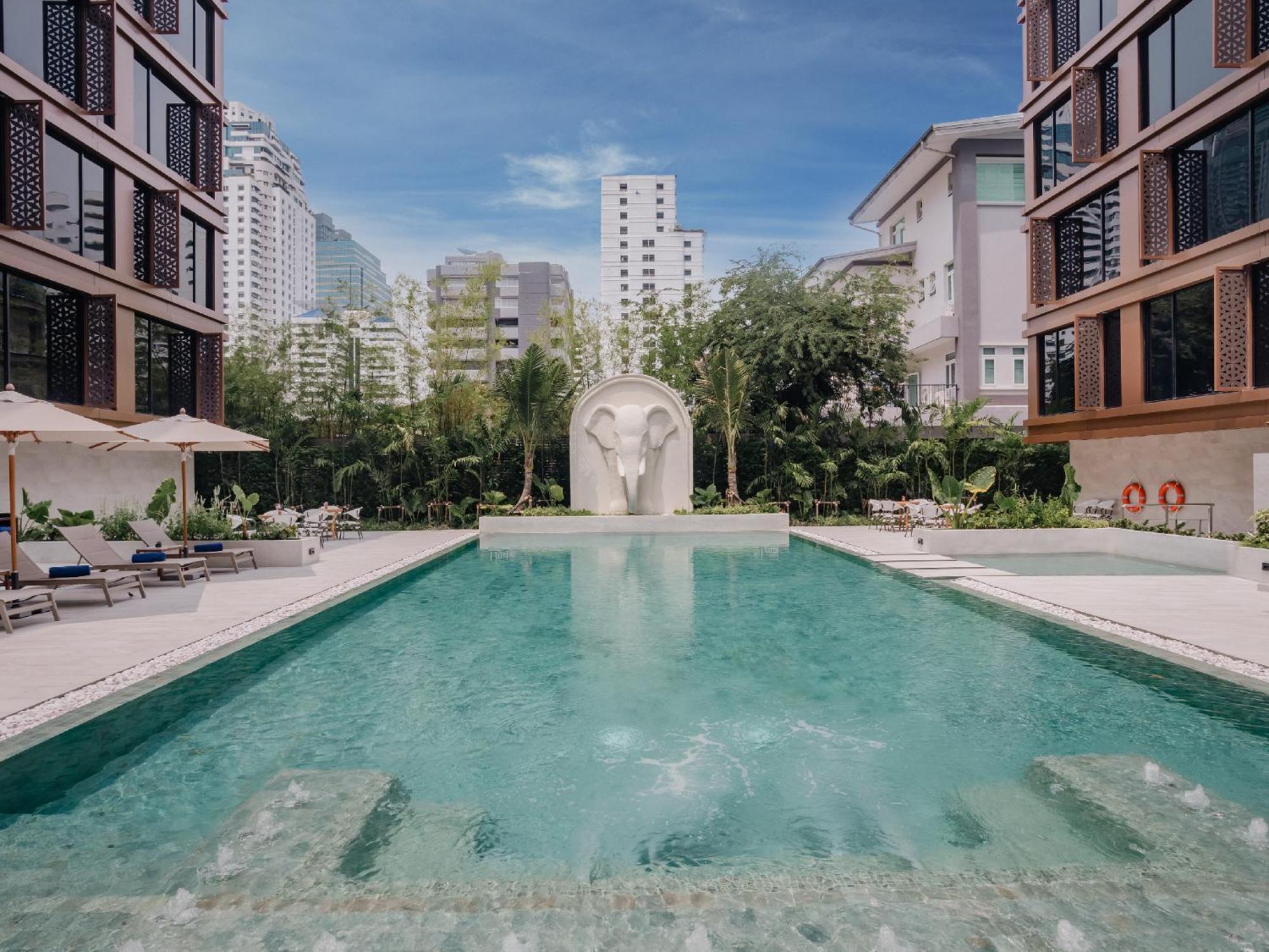 Nysa Hotel Bangkok Sukhumvit 11 Dış mekan fotoğraf The swimming pool at the hotel