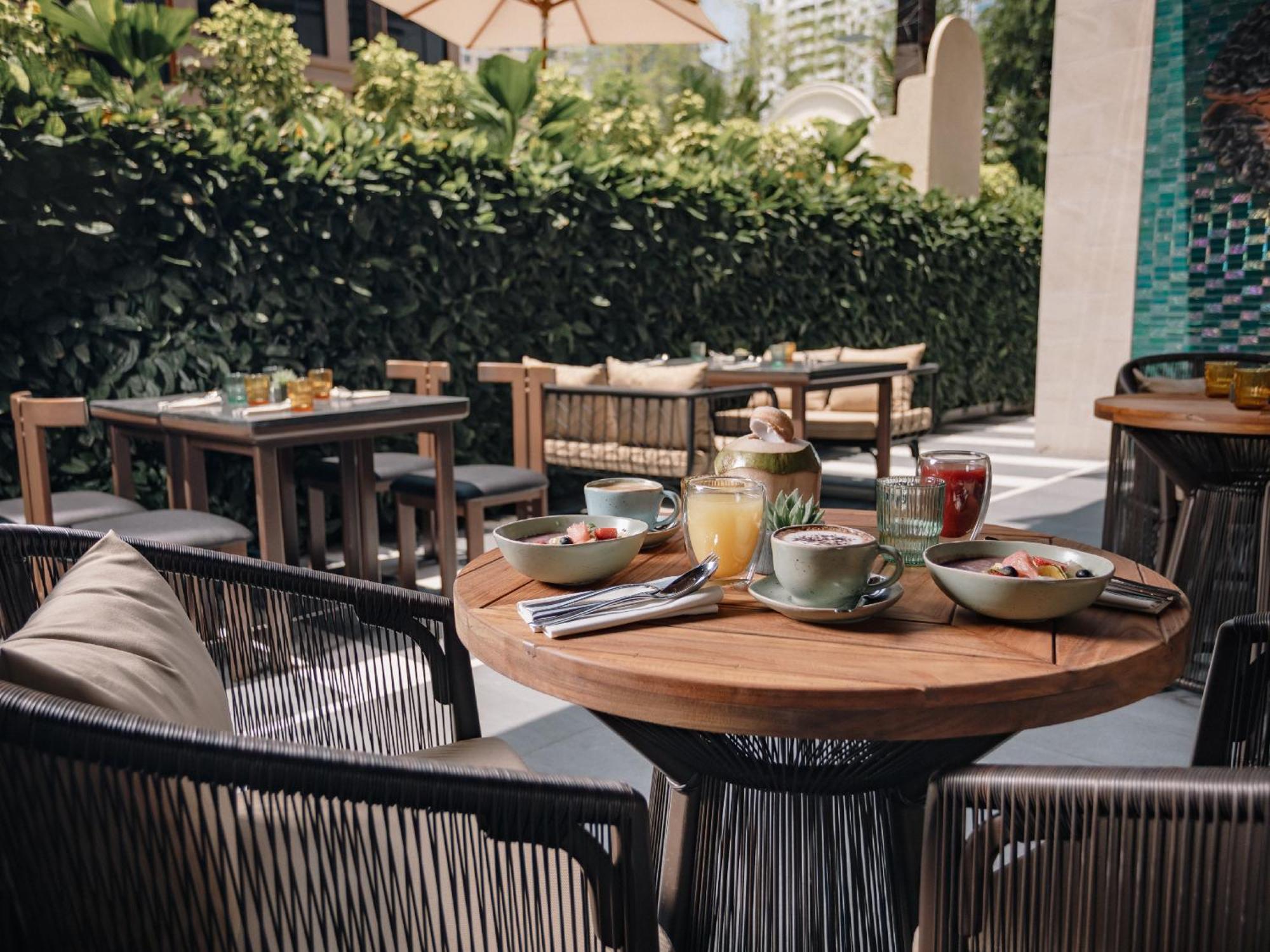 Nysa Hotel Bangkok Sukhumvit 11 Dış mekan fotoğraf The Terrace at The Standard East Village