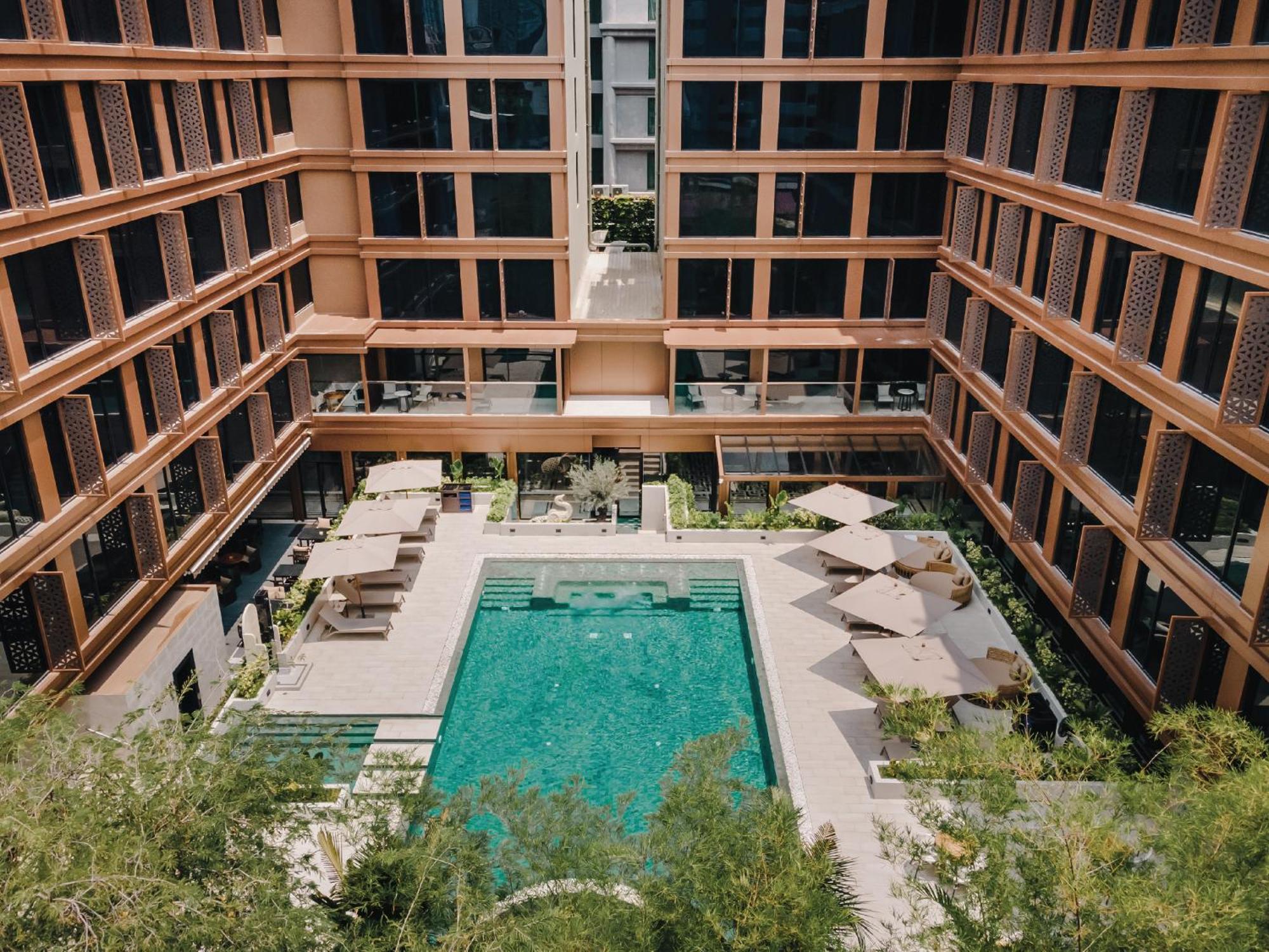 Nysa Hotel Bangkok Sukhumvit 11 Dış mekan fotoğraf The hotel's courtyard