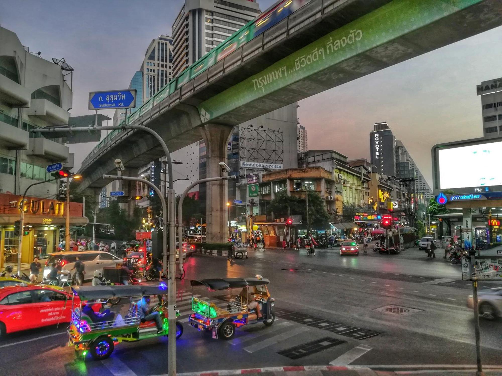 Nysa Hotel Bangkok Sukhumvit 11 Dış mekan fotoğraf The station in 2019