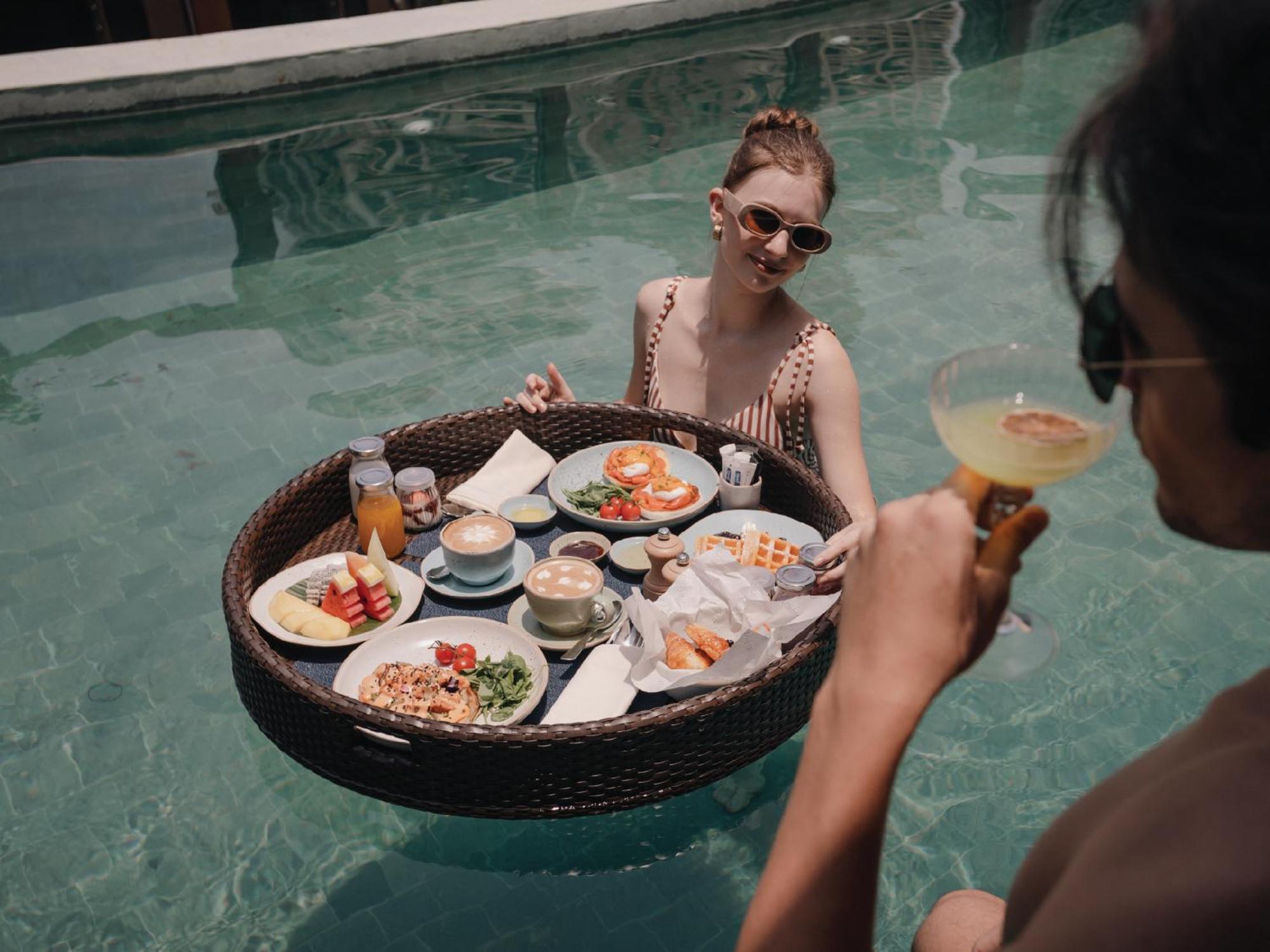 Nysa Hotel Bangkok Sukhumvit 11 Dış mekan fotoğraf Floating breakfast at Alila Villas Uluwatu